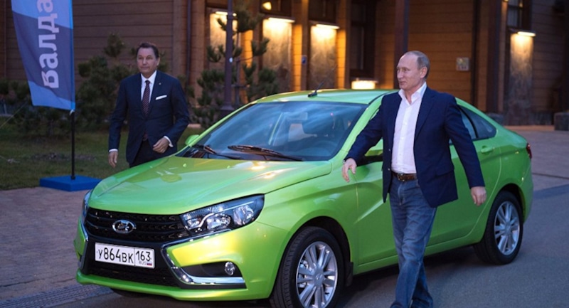 Владимир Путин и Lada Vesta