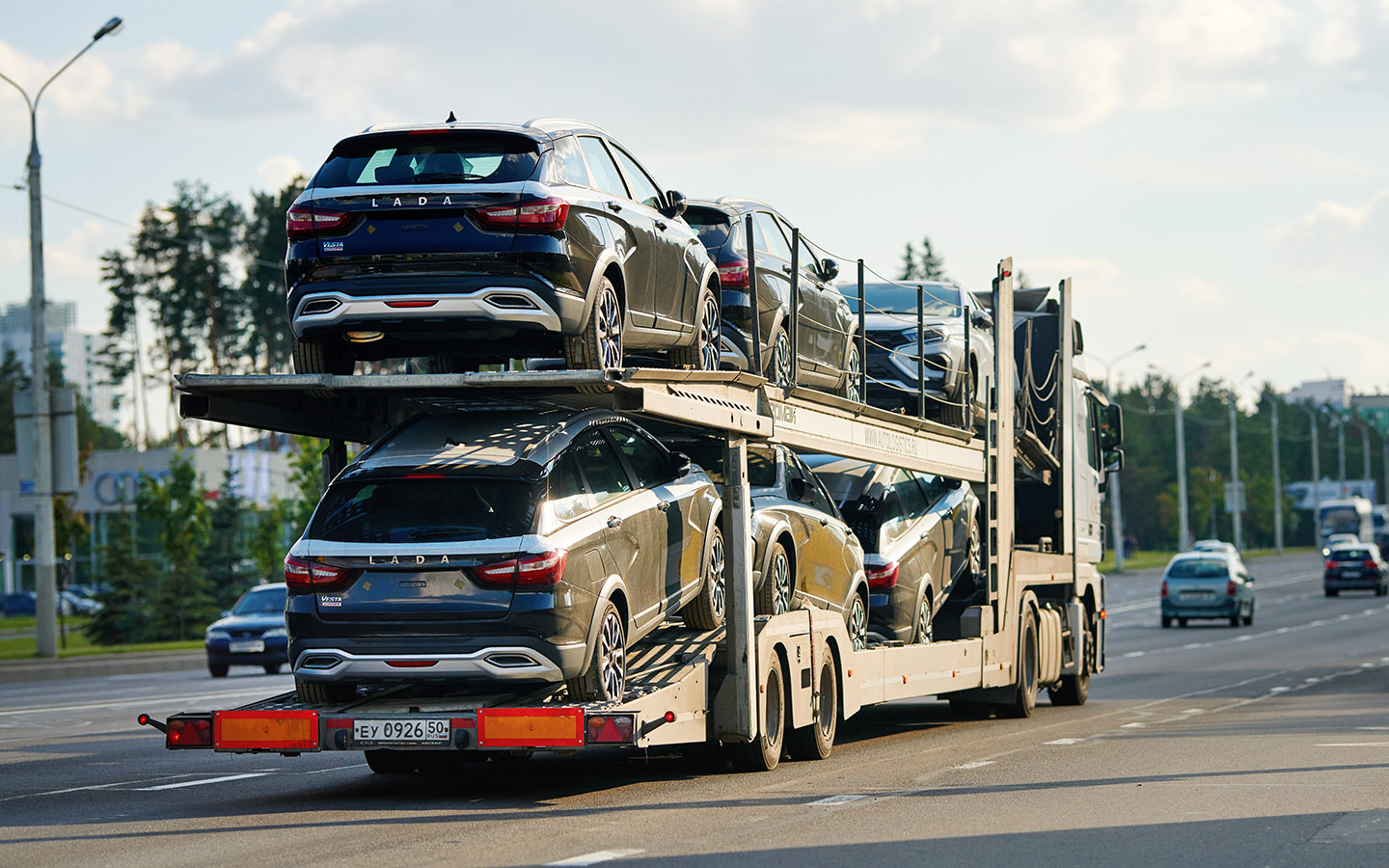 Перевозка новых автомобилей Lada Vesta Cross в Минске