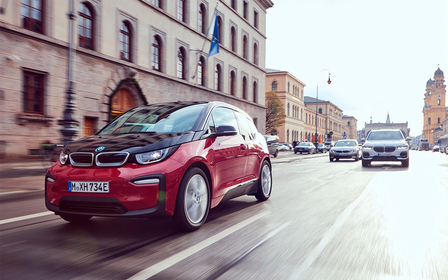 BMW i3 отметилась опцией под названием range extender, то есть увеличитель запаса хода&nbsp;&mdash; ДВС в большинстве случаев бездействует, но готов прийти на помощь, если у вас закончилось электричество.